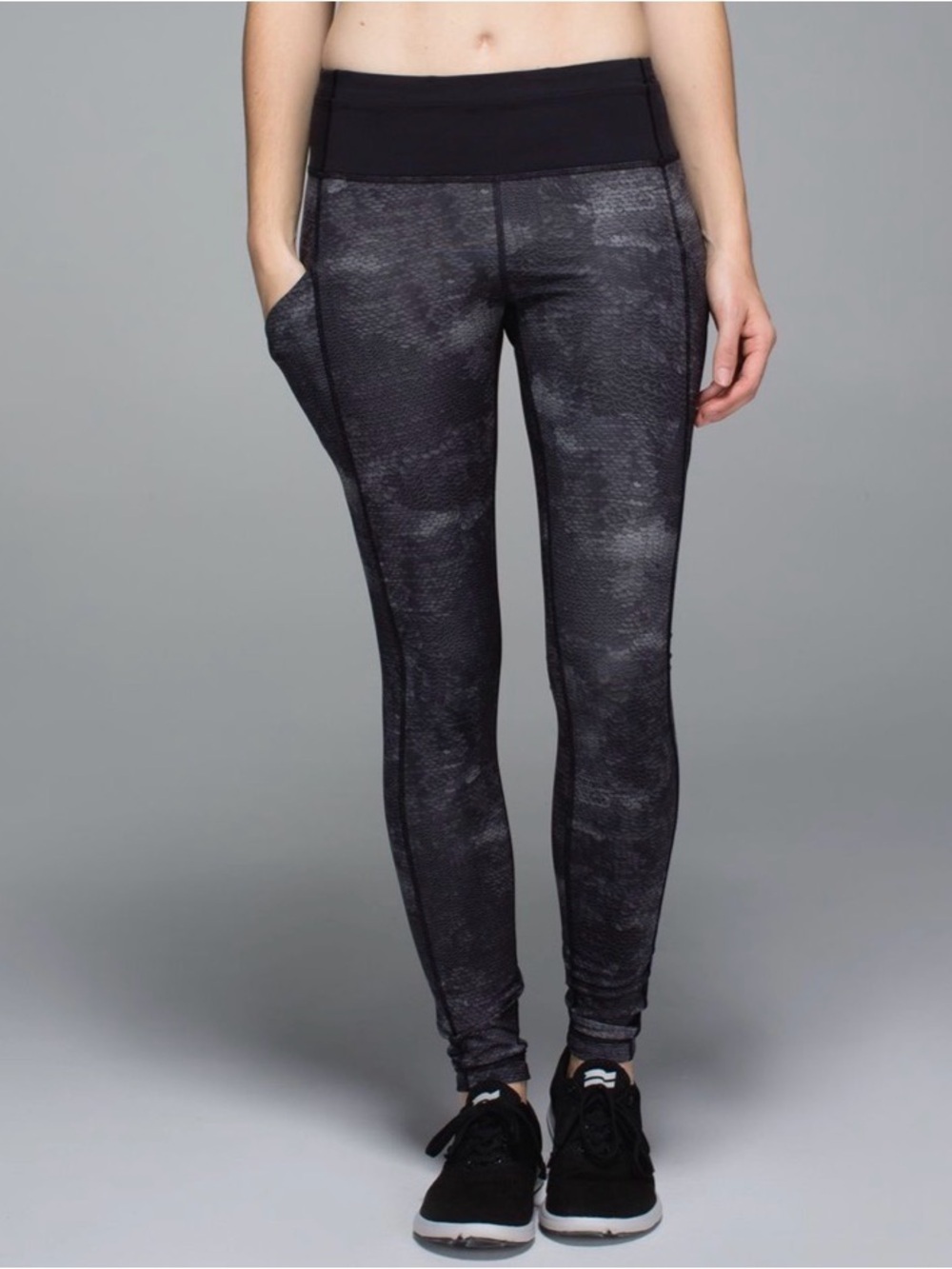 LULULEMON Speed Tight II *Full-On Luxtreme-Sequin Snake Slate Black. Size 6